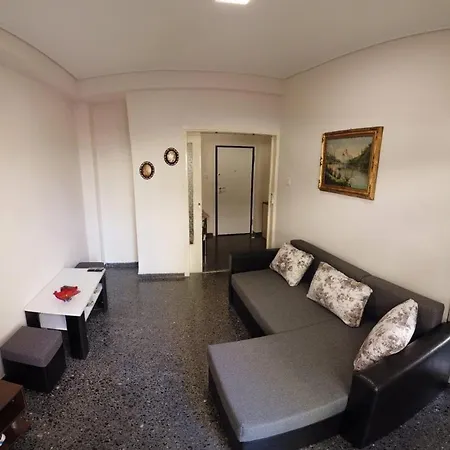 アパート Zwei-zimmer-appartement Loutraki, 80m Fussweg Zum Strand Und Promenade ルートラキ