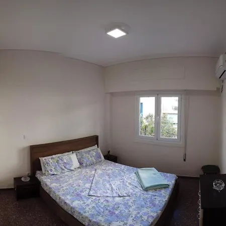 Zwei-zimmer-appartement Loutraki, 80m Fussweg Zum Strand Und Promenade * ルートラキ